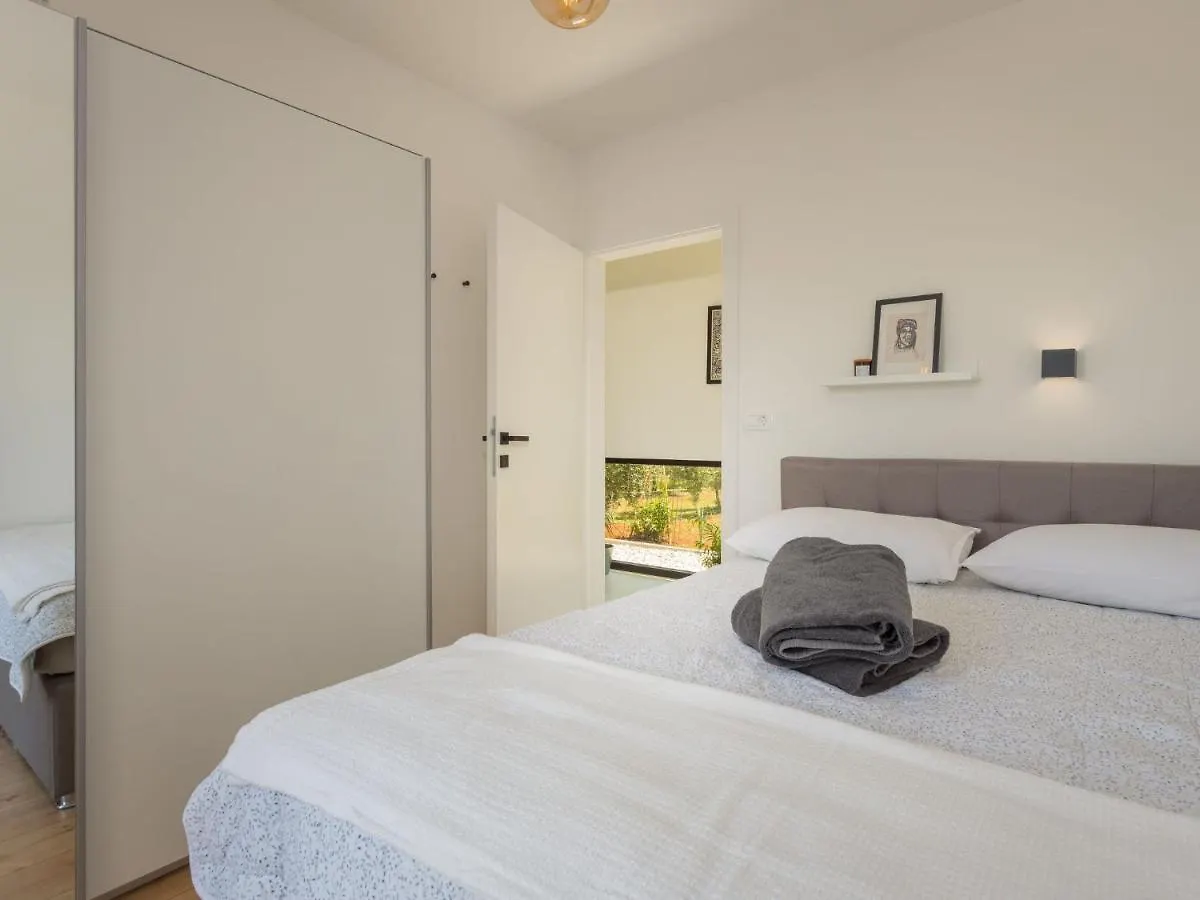 Villa Altalune By Interhome Karpinjan