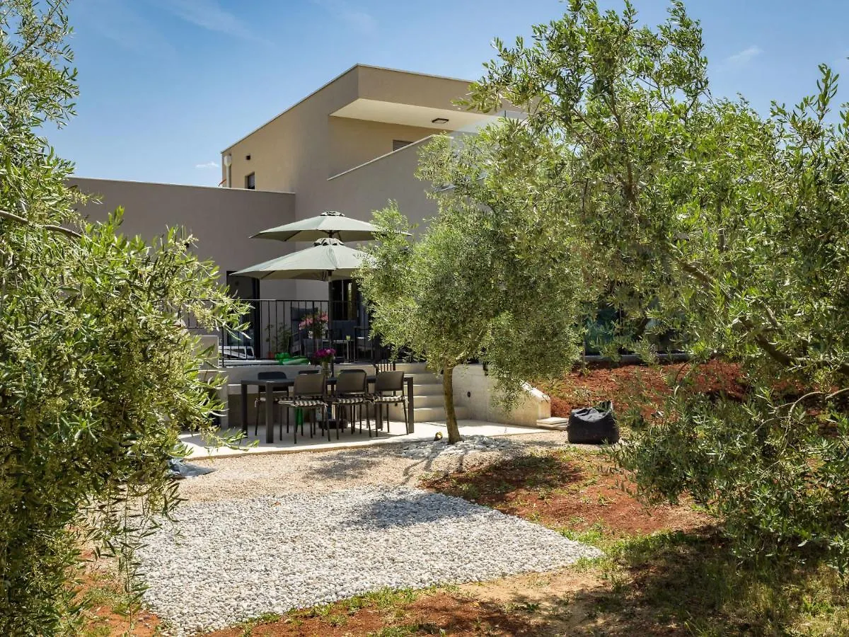 Villa Altalune By Interhome Karpinjan
