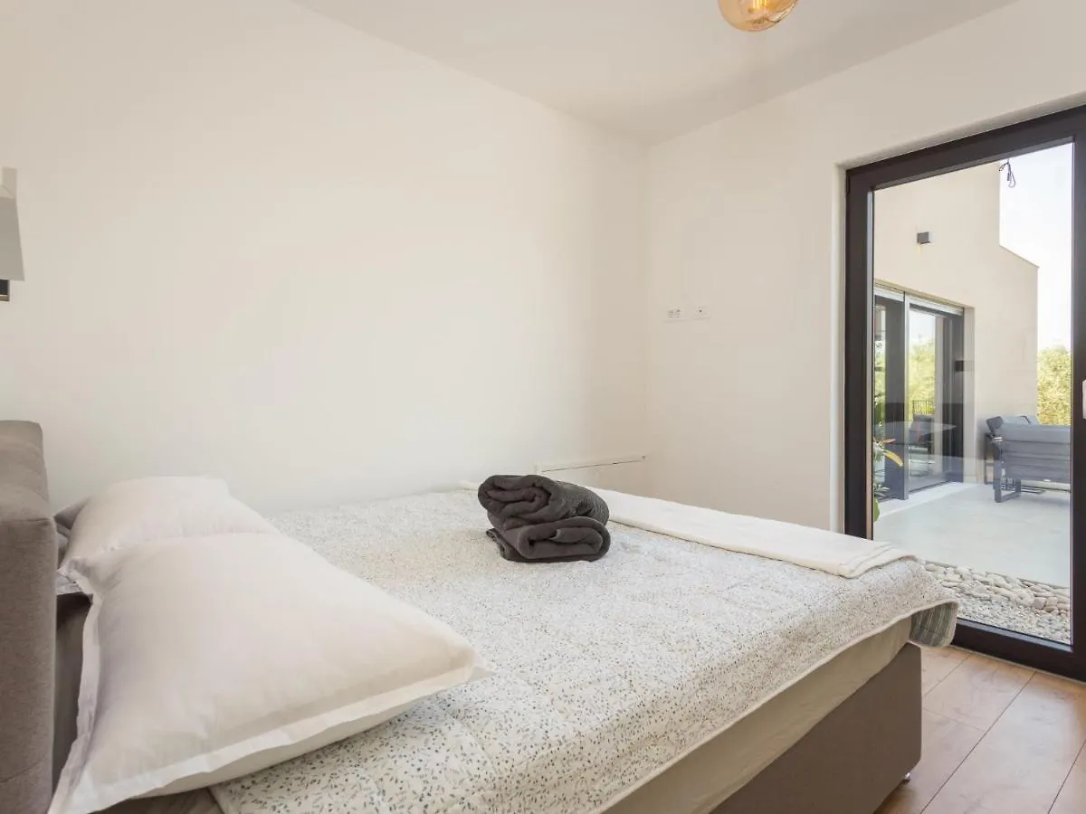 Villa Altalune By Interhome Karpinjan